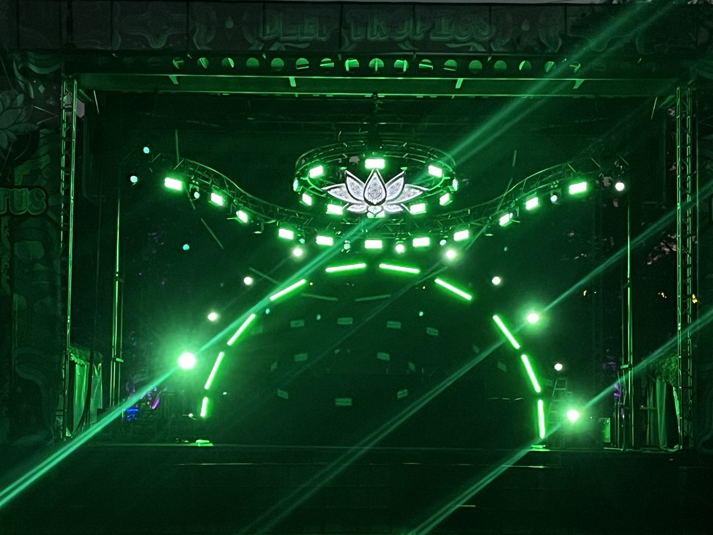 Festival stage looks